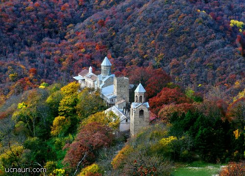Kloster in Kachetien im Herbst ausserhalb Tiflis Kloster in Kachetien im Herbst ausserhalb Tiflis