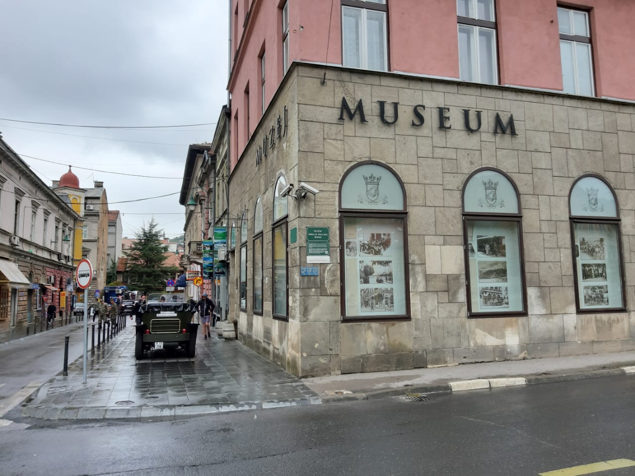 Hier fand das Attentat auf Franz Ferdinand un seine Ehefrau Hier fand das Attentat auf Franz Ferdinand un seine Ehefrau